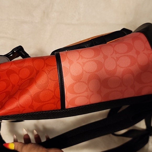 Coach back pack - Picture 5 of 9
